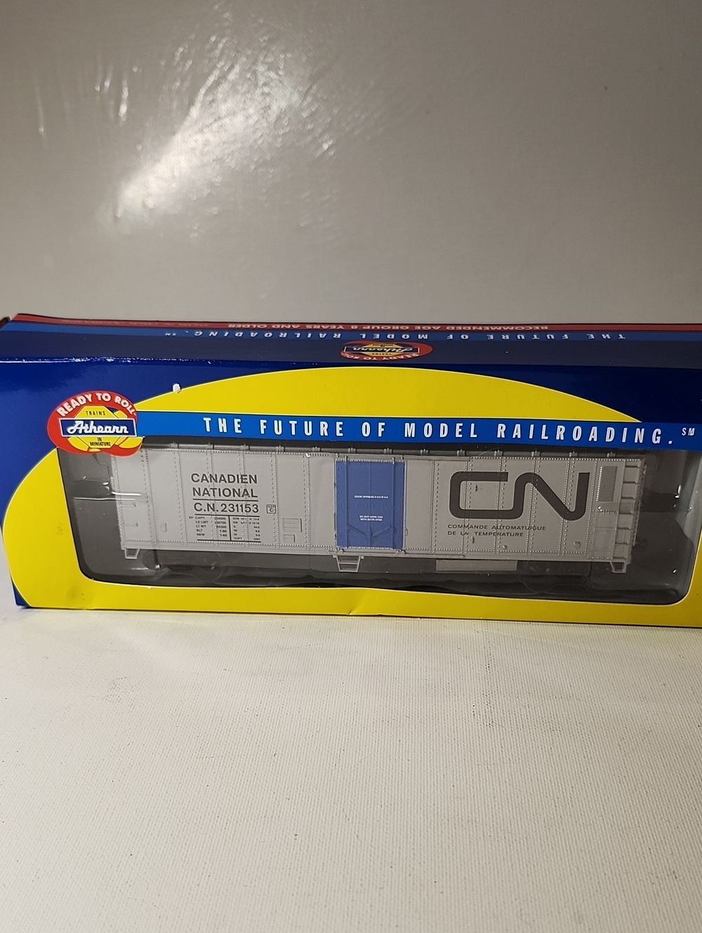 New Athern Ready-to-Roll CN Boxcar Model (Gray with Blue Door)
